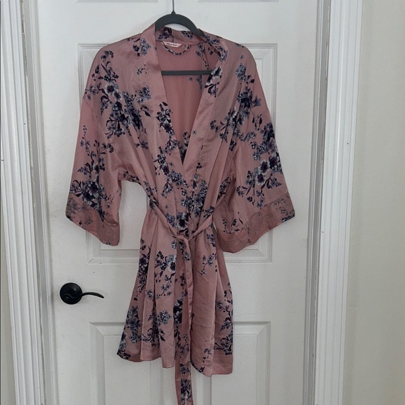 La Vie En Rose Intimates Robe - Picture 2 of 7